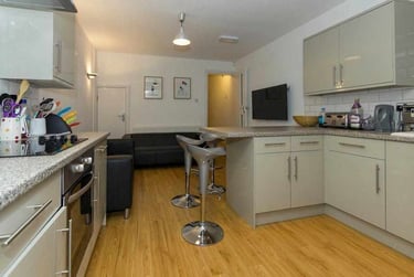 6 bed house, Dawlish Road, Selly Park, Birmingham, B297AT - Image 1