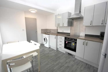 4 bed house, Lowndes Street, Plungington, Preston, PR17XU - Image 2