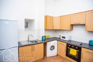 4 bed flat, Albion Street, Highfields, Leicester, LE16GB - Image 1