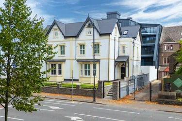 3 bed flat, City Centre, Cardiff, CF103DQ - Image 1