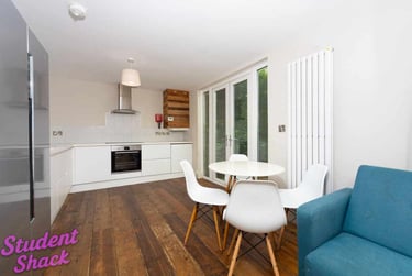 5 bed house, Fairlawn Close Manchester, Hulme, Manchester, M144GQ - Image 2