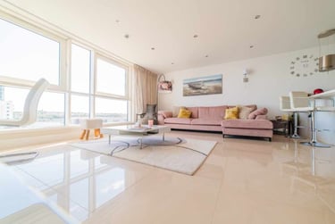 2 bed flat, Cardiff Bay, Sports Village, Cardiff, CF110JJ - Image 1