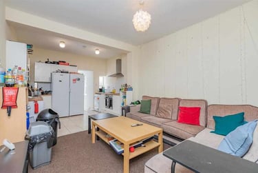 7 bed house, Dawlish Road, Selly Park, Birmingham, B297AH - Image 2