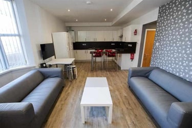 6 bed house, Harrow Road, Selly Park, Birmingham, B297DW - Image 2