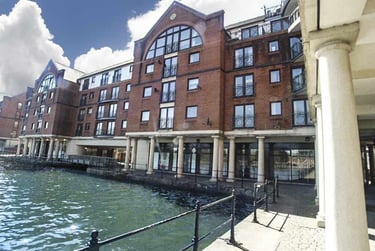 1 bed flat, Cardiff Bay, City Centre, Cardiff, CF104DW - Image 1