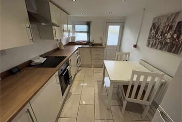 4 bed house, Oystermouth Road, Neath, Swansea, SA13RW - Image 4