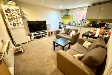 4 bed flat, 10 Denby Street, Highfield, Yorkshire, S24QH - Image 1