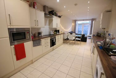 8 bed house, Cathays, Plasnewydd, Cardiff, CF244AJ - Image 1