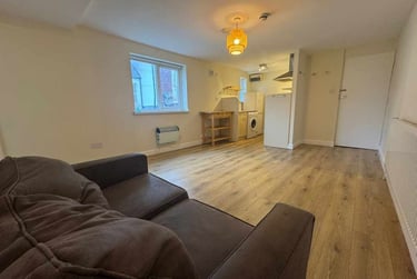 1 bed flat, Roath, Plasnewydd, Cardiff, CF235BX - Image 1