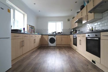 8 bed house, Cathays, Cardiff, CF244AW - Image 2