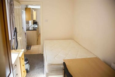 2 bed flat, Raddlebarn Road, Selly Park, Birmingham, B296HQ - Image 5
