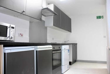 2 bed flat, Christ Church Street, City Centre, Preston, PR18PH - Image 2