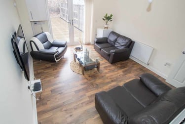 4 bed house, Blue Fox Close, City Centre, Leicester, LE30EE - Image 2