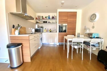 1 bed flat, Cardiff Bay, Cardiff, CF104RD - Image 3