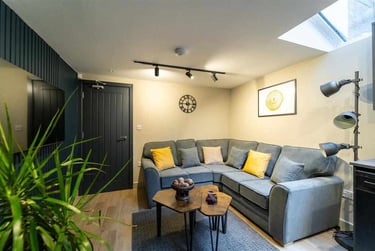 6 bed house, Hubert Road, Selly Park, Birmingham, B296ES - Image 2