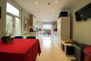 4 bed house, Adamsdown, Adamstown, Cardiff, CF241PZ - Image 3