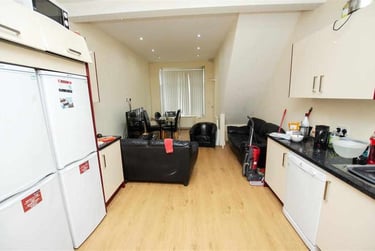 6 bed house, Tiverton Road, Selly Park, Birmingham, B296DB - Image 1