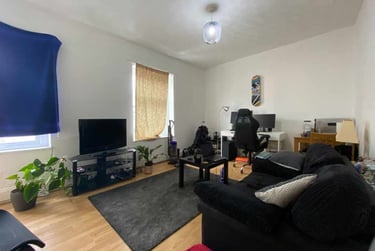 1 bed flat, Splott, Adamstown, Cardiff, CF241LS - Image 1
