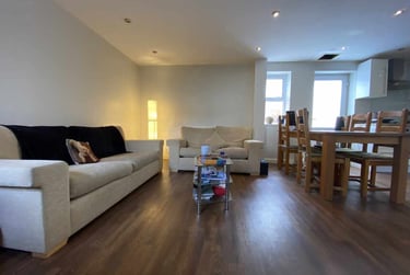 3 bed flat, Heath, Maindy, Cardiff, CF143PS - Image 2