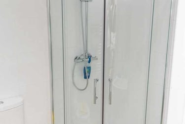 1 bed flat, (Extra Large Studio) 30 Demontfort Street, Highfields, Leicester, LE17GW - Image 2