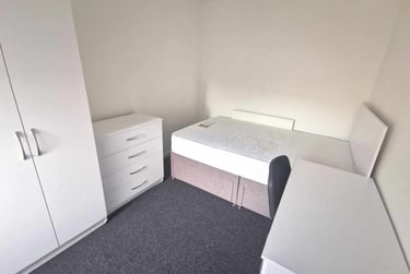 3 bed house, Miers Street, St Thomas, Swansea, SA18BZ - Image 9