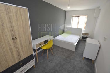 8 bed house, Greenhill Road, Knighton, Leicester, LE23DP - Image 2