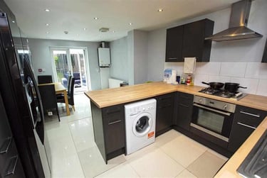 6 bed house, Hubert Road, Selly Park, Birmingham, B296EP - Image 2