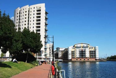1 bed flat, Cardiff Bay, Cardiff, CF104RA - Image 1