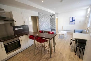 6 bed house, Harrow Road, Selly Park, Birmingham, B297DW - Image 1