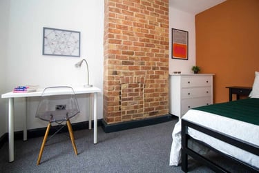 4 bed house, Church Avenue, City Centre, Leicester, LE36AJ - Image 1