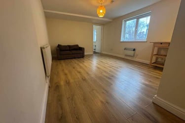 1 bed flat, Roath, Plasnewydd, Cardiff, CF235BX - Image 3