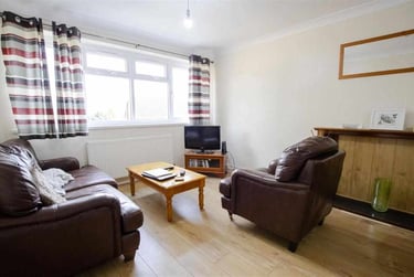 2 bed flat, Lodge Hill Road, Selly Oak, Birmingham, B296NL - Image 2