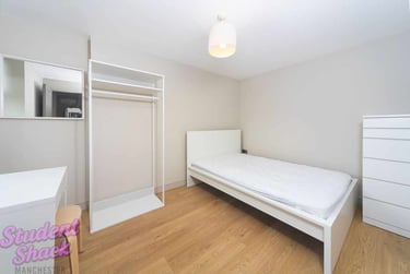 8 bed flat, Wilmslow Road, Withington, Manchester, M204AN - Image 4