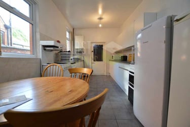 5 bed house, Westcotes Drive, City Centre, Leicester, LE30QT - Image 2