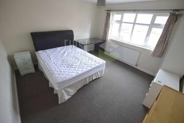 9 bed house, Avenue Road Extension, Clarendon Park, Leicester, LE23EQ - Image 1