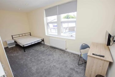 5 bed house, Raddlebarn Road, Selly Park, Birmingham, B296HH - Image 1