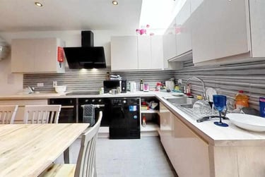 7 bed house, Tiverton Road, Selly Park, Birmingham, B296DB - Image 2