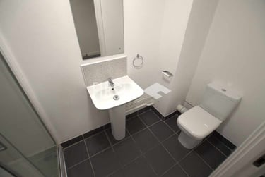 1 bed studio, Tudor Road, City Centre, Leicester, LE35HU - Image 4