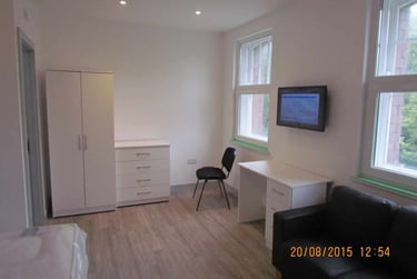1 bed flat, Llanfair House, St Mary's Square, Swansea, SA13LP - Image 2