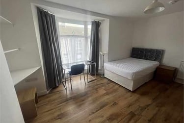 5 bed house, Richardson Street, Neath, Swansea, SA13JF - Image 2