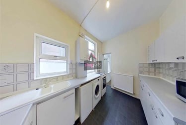 3 bed house, Salford, Irlams O' Th' Height, M67GZ - Image 2
