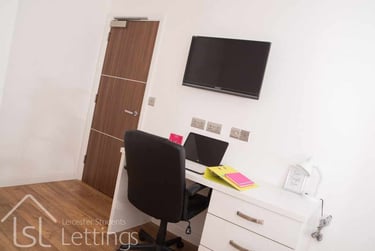 3 bed flat, 3Bed / 2Bath, Highfields, Leicester, LE11LB - Image 3
