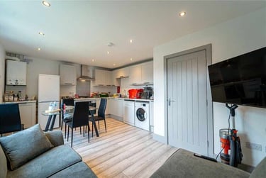 3 bed flat, Hubert Croft, Selly Park, Birmingham, B296DU - Image 2