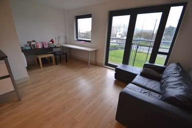 2 bed flat, Cardiff Bay, City Centre, Cardiff, CF104JA - Image 2