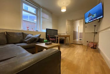 6 bed house, Roath, Cathays, Cardiff, CF244GD - Image 1