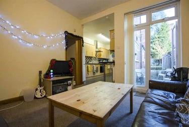 5 bed house, Raddlebarn Road, Selly Park, Birmingham, B296HH - Image 2