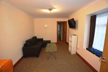3 bed house, Cathays, Cardiff, CF244BX - Image 2