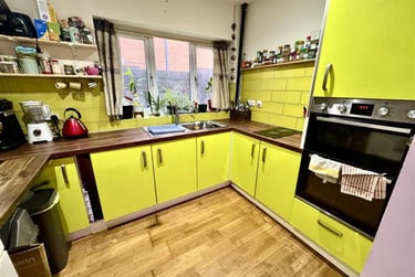2 bed flat, 10 Denby Street, Highfield, Yorkshire, S24QH - Image 1