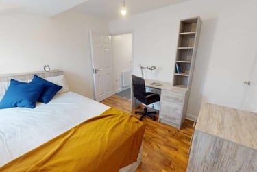 4 bed house, Blue Fox Close, City Centre, Leicester, LE30EE - Image 2