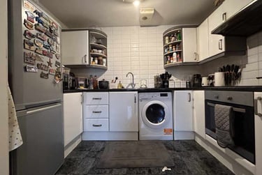 1 bed flat, Cardiff Bay, City Centre, Cardiff, CF104DW - Image 3